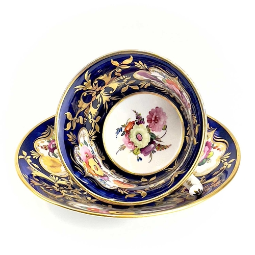 826 - A Pair of English porcelain tea cups and saucers, probably Coalport. Circa 1820, painted with floral... 