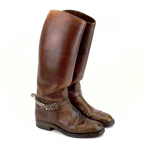 84 - A pair of tan leather Cavalry riding boots with spurs. Outer sole size 28.5cm height 45cm.