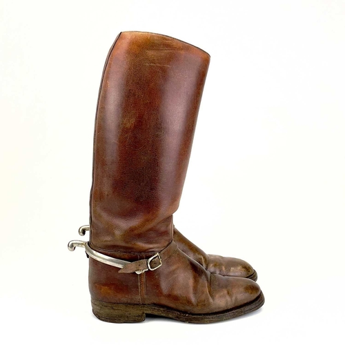 84 - A pair of tan leather Cavalry riding boots with spurs. Outer sole size 28.5cm height 45cm.