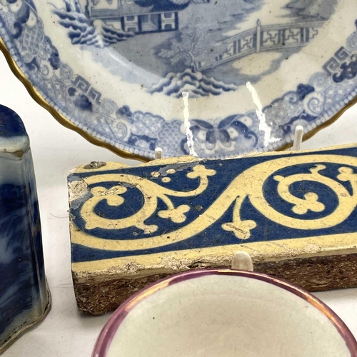 872 - A Caughley blue and white tea bowl, circa 1790. Printed with the mother and child pattern, diameter ... 