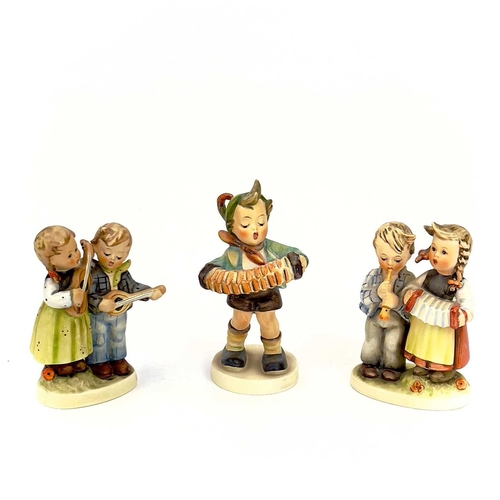 900 - A collection of twelve Hummel porcelain figures. Including Happiness, Surprise, Vocalist amongst oth... 