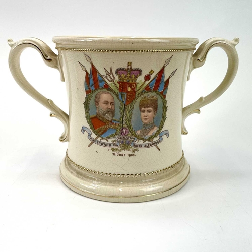 908 - An Early 20th century large loving cup commemorating the coronation of Edward VII. Height 15cm, toge... 