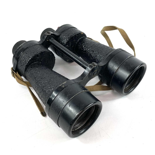 94 - A pair of WWII binoculars by Ross London. Bino Prism No.5 Mk IV X7, and a fitted leather case.