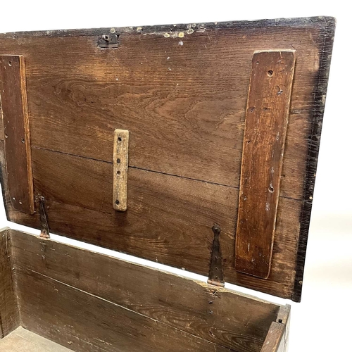 22 - An early George III boarded elm mule chest. With a rising lid above a single long drawer and raised ... 