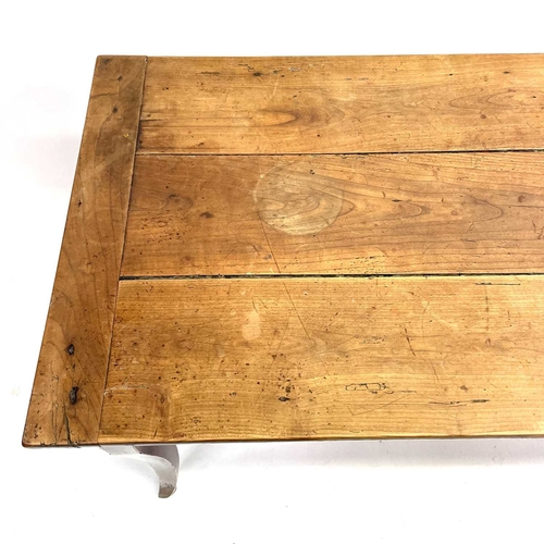 35 - A French fruitwood farmhouse kitchen table. Circa 1820, with cleated three plank top, shaped frieze ... 