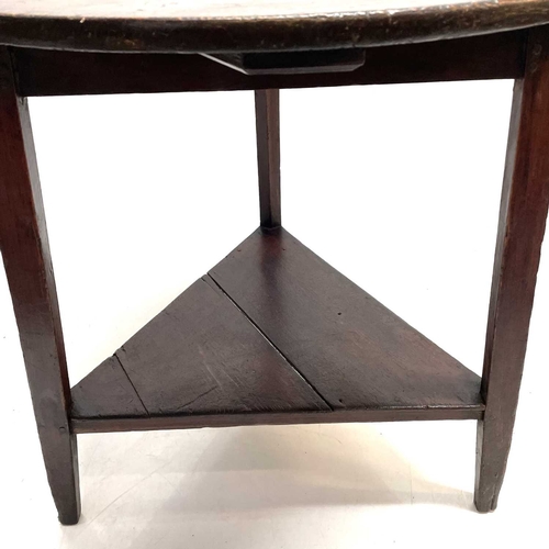 38 - An oak cricket table. 19th century, raised on three angled legs united by a stained pine undertier, ... 