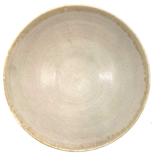 490 - Peter WILLS (1955) Bowl Porcelain, impressed seal, 16cm.