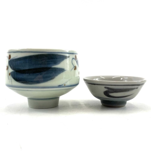 491 - Derek CLARKSON (1928-2013) Footed bowl Porcelain, impressed makers seal, 8cm. Together with three pi... 