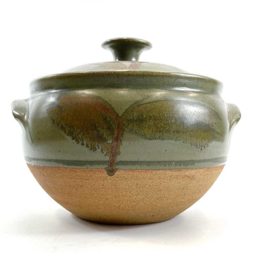 502 - Ray FINCH (1914-2012) Large lidded casserole dish Stoneware with Winchcombe Ray Finch mark to base, ... 