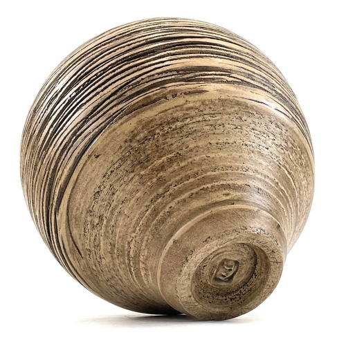 507 - Jason WASON (1946) Lugged vessel with incised detailing Stoneware, impressed personal seal to base, ... 