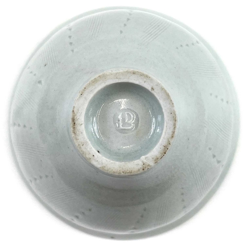 509 - David LEACH (1911-2005 Footed bowl with sgraffito detail Porcelain with celadon glaze, impressed per... 