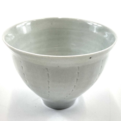 509 - David LEACH (1911-2005 Footed bowl with sgraffito detail Porcelain with celadon glaze, impressed per... 