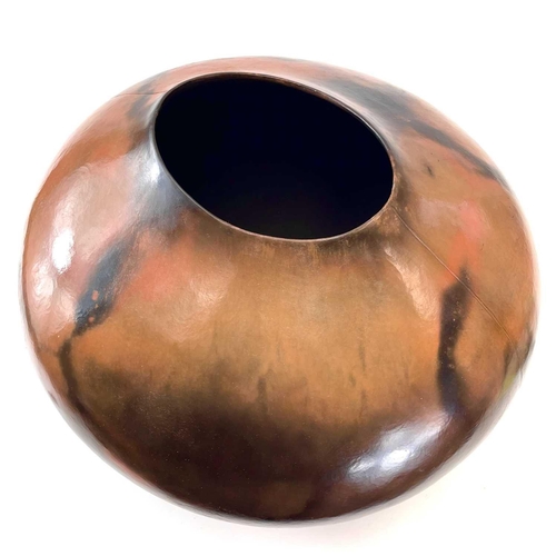 514 - Gabriele KOCH (1948) Large Vessel  Burnished and smoke-fired ceramic vessel Signed to base Height 35... 