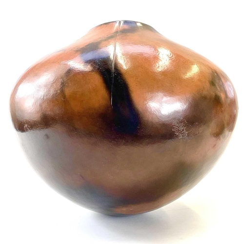 514 - Gabriele KOCH (1948) Large Vessel  Burnished and smoke-fired ceramic vessel Signed to base Height 35... 