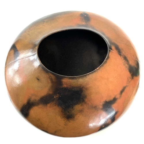 514 - Gabriele KOCH (1948) Large Vessel  Burnished and smoke-fired ceramic vessel Signed to base Height 35... 