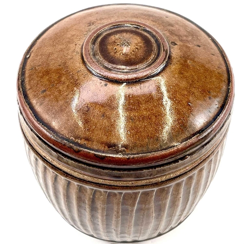 518 - Richard BATTERHAM (1936-2021) Caddy and Cover Stoneware, 25.5cm.This piece is in good condition. The... 