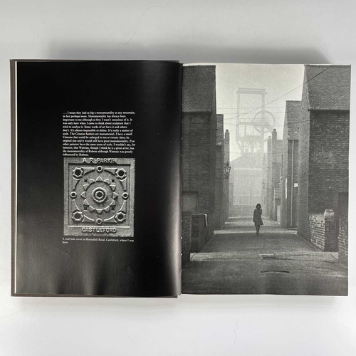 333 - Thirteen works on sculpting and art. 'Henry Moore,' photographs by John Hedgecoe, first edition, ori... 