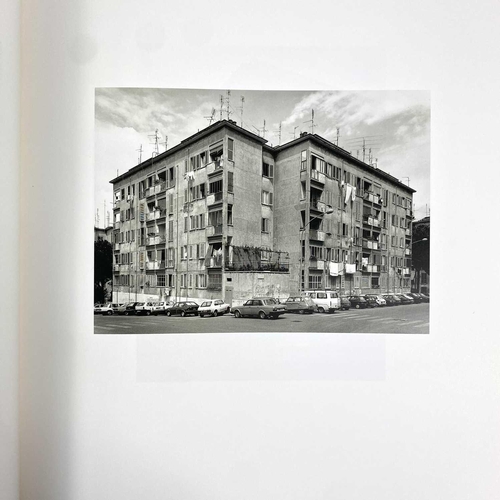 386 - PHOTOGRAPHY INTEREST THOMAS STRUTH Strangers and Friends. Photographs 1986-1992. Orig wps, colour an... 