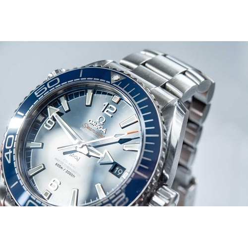 104 - An Omega Seamaster Professional Planet Ocean co-axial chronometer gentleman's bracelet wristwatch. R... 