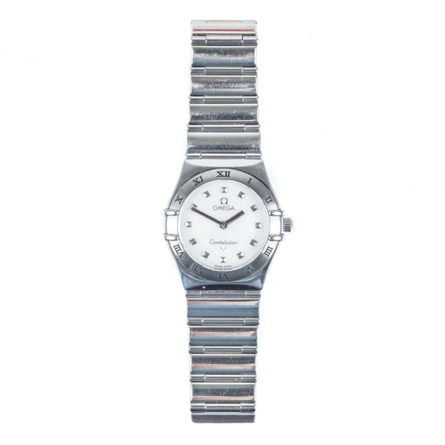 111 - An Omega Constellation lady's stainless steel quartz bracelet wristwatch. Cal. 1456, ref. 15717100, ... 