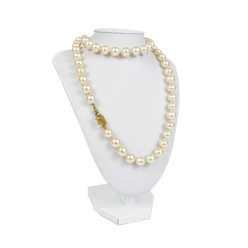 124 - A Chanel faux pearl necklace. With gold plated CC clasp, stamped 'CHANEL MADE IN FRANCE 05 P', lengt... 