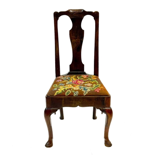 181 - A good George I oak side chair. With vase shape splat back, floral and foliate embroidered drop-in s... 