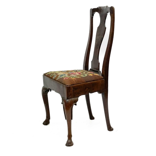 181 - A good George I oak side chair. With vase shape splat back, floral and foliate embroidered drop-in s... 