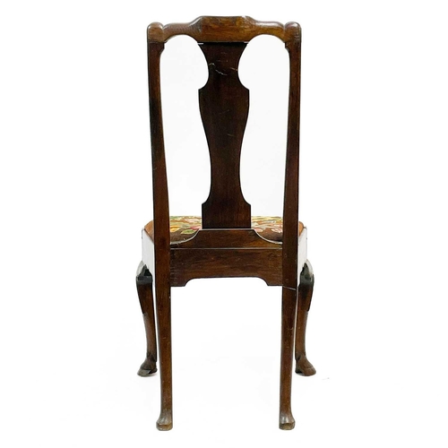 181 - A good George I oak side chair. With vase shape splat back, floral and foliate embroidered drop-in s... 