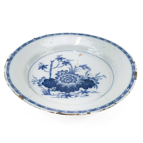 60 - An English delft blue and white platter. Circa 1770, painted with flowering peony and bamboo, diamet... 