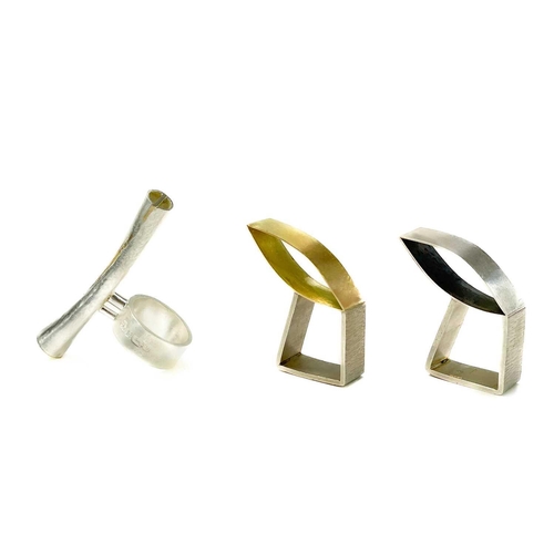 173 - Jennie HANCOX Three sculptural rings  Two silver leaf design rings, one with a solid 9ct gold leaf (... 