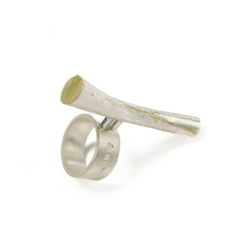 173 - Jennie HANCOX Three sculptural rings  Two silver leaf design rings, one with a solid 9ct gold leaf (... 