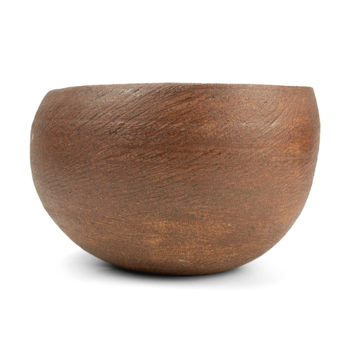 553 - Janet LEACH (1918-1997) Bowl  A large and impressive stoneware bowl with a tenmoku glazed interior I... 