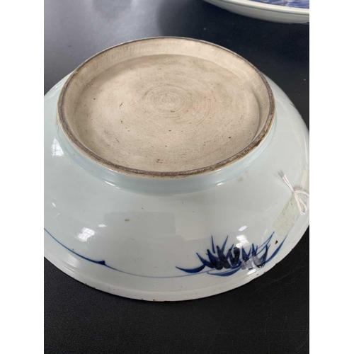 141 - A Chinese Imari porcelain dish, 18th century. With horses in a landscape and standing beneath a will... 