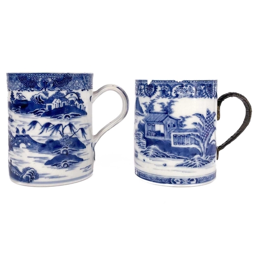 56 - Two Chinese export blue and white porcelain tankards, Qianlong period. Height 14cm, diameter 11.5cm ... 