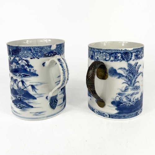 56 - Two Chinese export blue and white porcelain tankards, Qianlong period. Height 14cm, diameter 11.5cm ... 