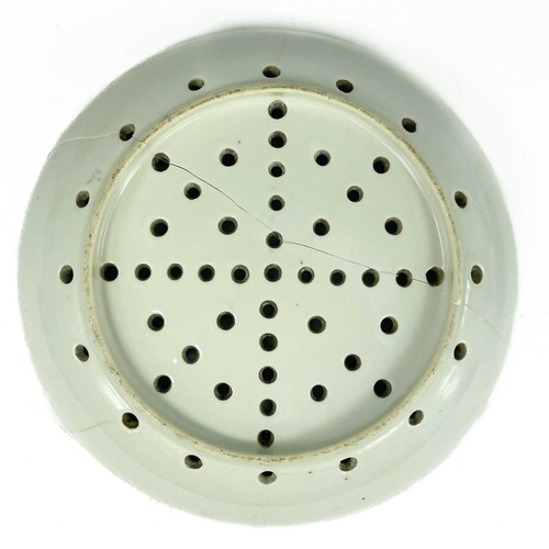 56 - Two Chinese export blue and white porcelain tankards, Qianlong period. Height 14cm, diameter 11.5cm ... 