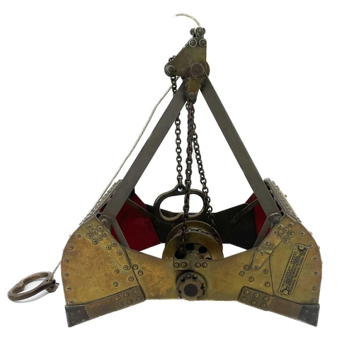 121 - An Engineers' brass working scale model/salesman's sample of a 