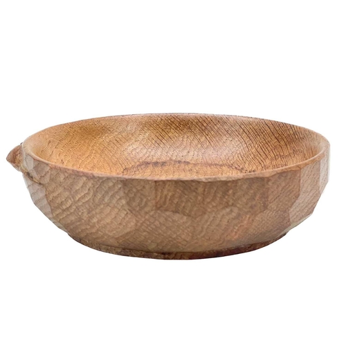 13 - Robert Thompson Mouseman of Kilburn. Oak carved bowl, diameter 16cm. No damage to note, there is a s... 