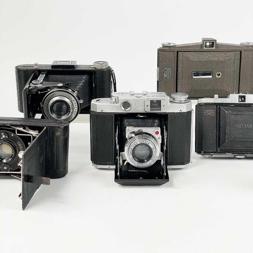 191 - A Zeiss Ikon Nettar camera. Together with a Voigtlander Ultramatic fitted with a Septon 50mm lens a ... 