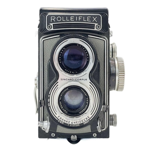 222 - A grey Rollieflex T model 1 TLR camera. Serial number 2137208, a Carl Zeiss Tessar 75mm, in original... 