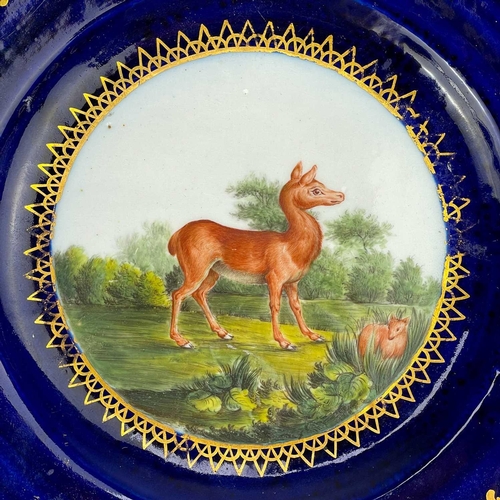 437 - A very rare polychrome Worcester dessert plate. Circa 1770, painted by Jefferyes Hammett O'Neale wit... 