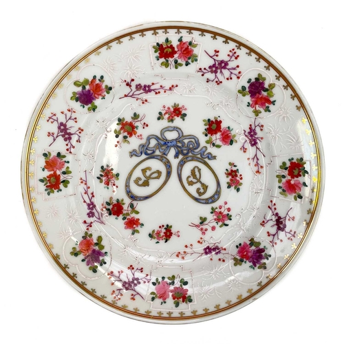 446 - A Samson porcelain armorial plate. In the Chinese export taste, diameter 24cm, together with three o... 