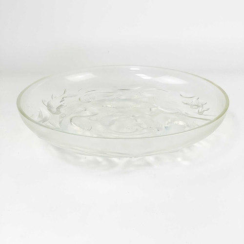 582 - A Sabino opalescent glass carp dish. Moulded with six fish of various sizes within swirling water an... 