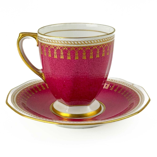 600 - A Spode Ryde pattern ruby ground coffee service. Highlighted in gilt, Y3132 comprising: Coffee pot a... 