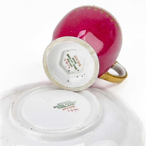 600 - A Spode Ryde pattern ruby ground coffee service. Highlighted in gilt, Y3132 comprising: Coffee pot a... 