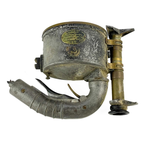 61 - A WWII Admiralty pattern portable signalling lantern. Dated 1943, length 27cm.