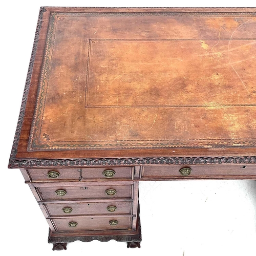 724 - A Georgian style mahogany twin pedestal writing desk. Early 20th century, with inset leather skiver ... 