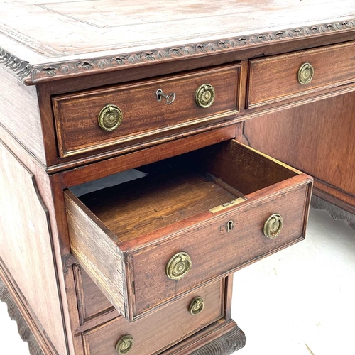 724 - A Georgian style mahogany twin pedestal writing desk. Early 20th century, with inset leather skiver ... 