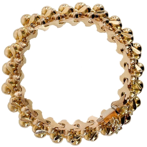 201 - A good Continental high purity gold (tests 18ct) fancy link bracelet. With concealed clasp and safet... 