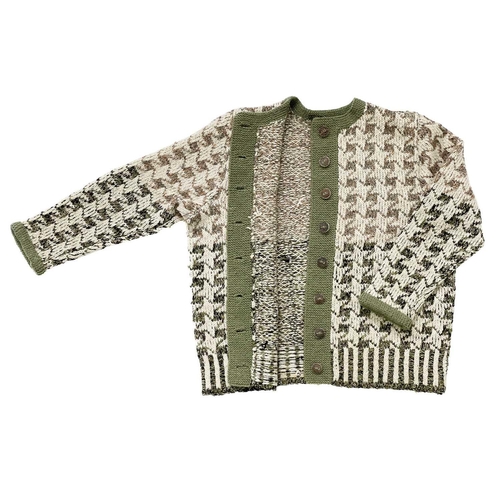 93 - Charles BREAKER (1906-1985) Knitted cardigan Wool with wooden buttons, chest 56cm, neck to hem 61cm,... 